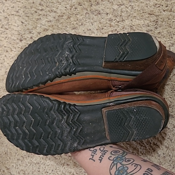 cute boots! - Picture 7 of 9